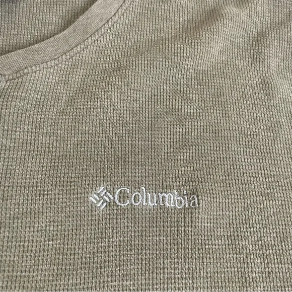 Columbia Men's Green Long Sleeve Thermal Henley - Picture 2 of 6